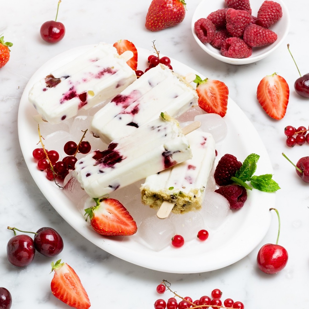 Ricetta per bambini: Gelato di yogurt ai frutti rossi con bastoncino